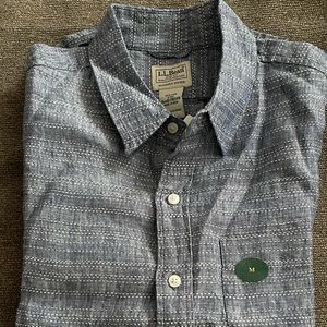 Mens Medium Fitted LL Bean Short sleeve button up shirt